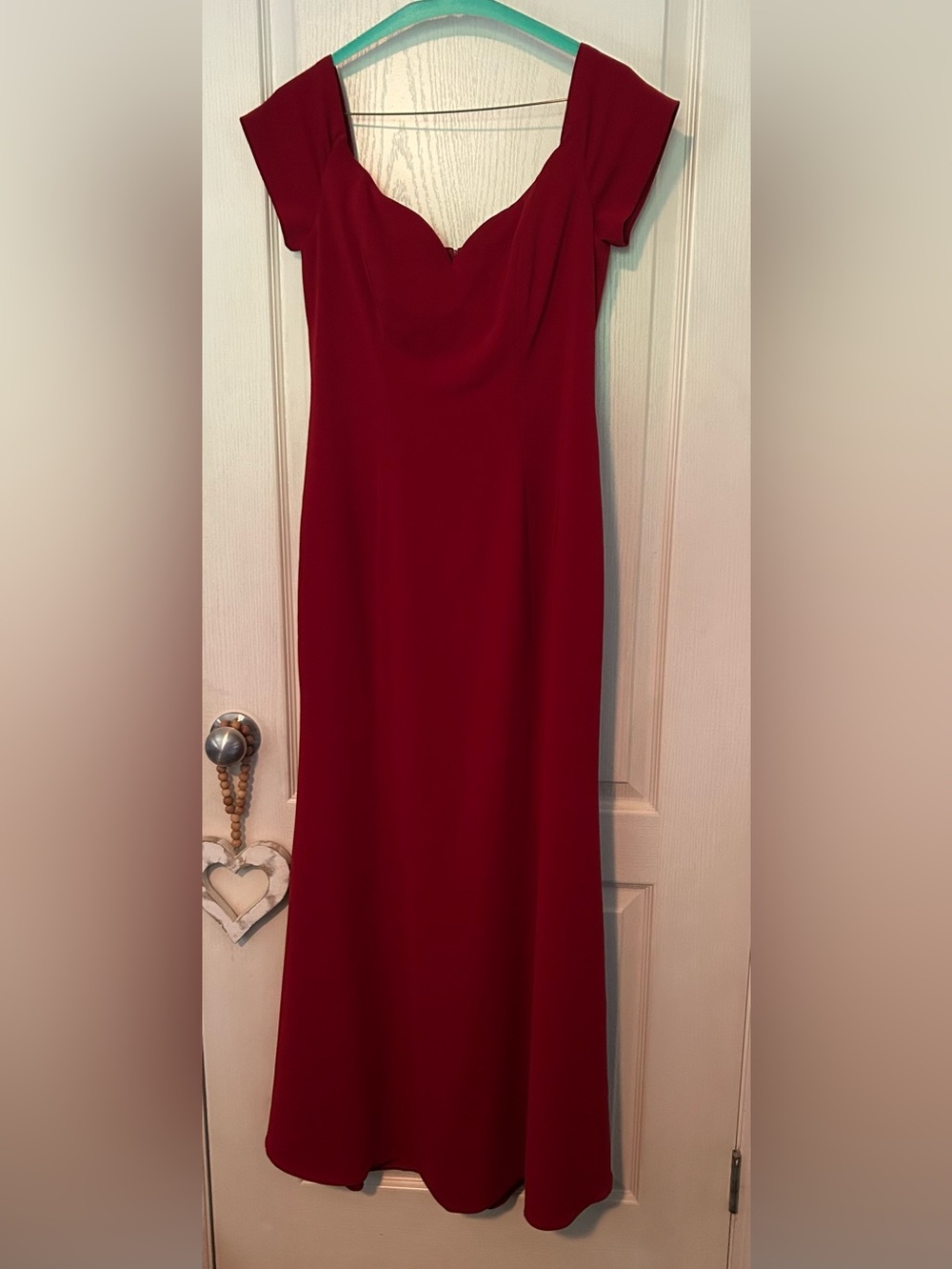 Badgley Mischka Elegant Red Cap-Sleeve Evening Dress